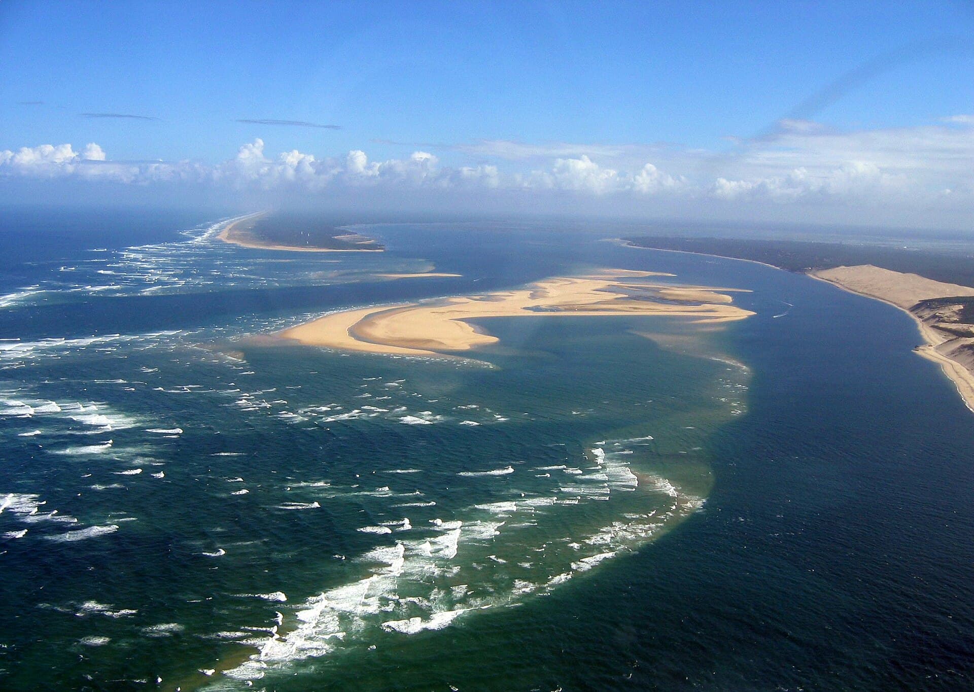 Arcachon Bay: The Dune du Pilat, the Winter Town and the Stilt Huts