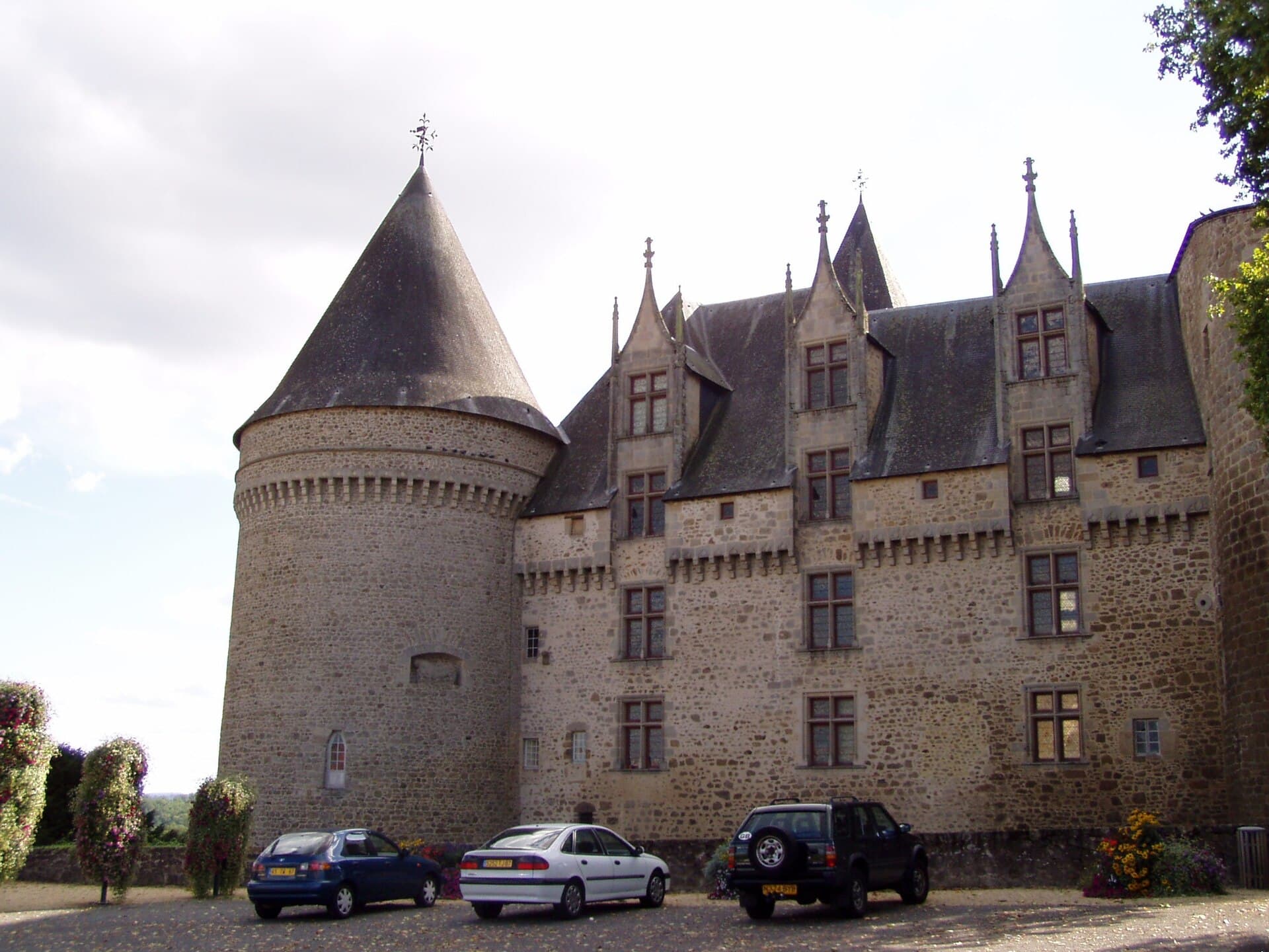 Rochechouart: The Meteorite Crater, the Castle Museum and the Roman Baths of Chassenon