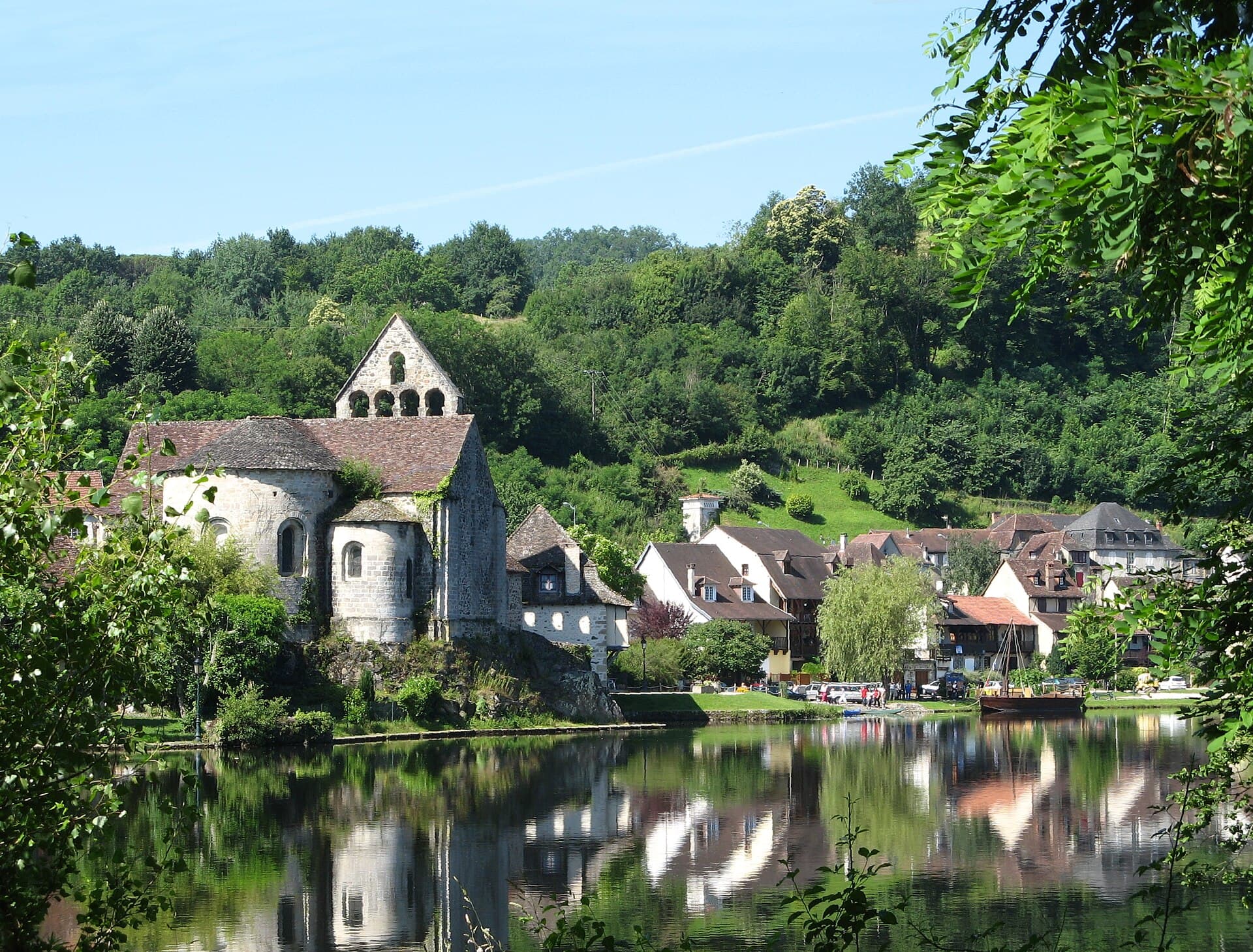 Beaulieu-sur-Dordogne and Curemonte: The Carved Tympanum and the Village of Three Castles