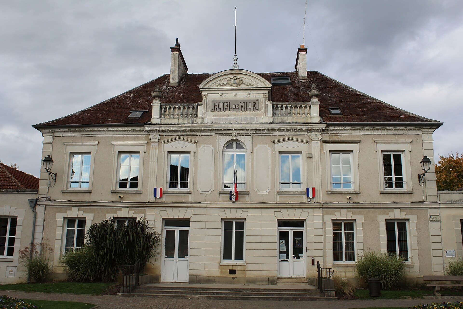 Coulommiers and Crécy-la-Chapelle: The Templars' Commandery, Brie Cheese and the Little Venice of the Brie