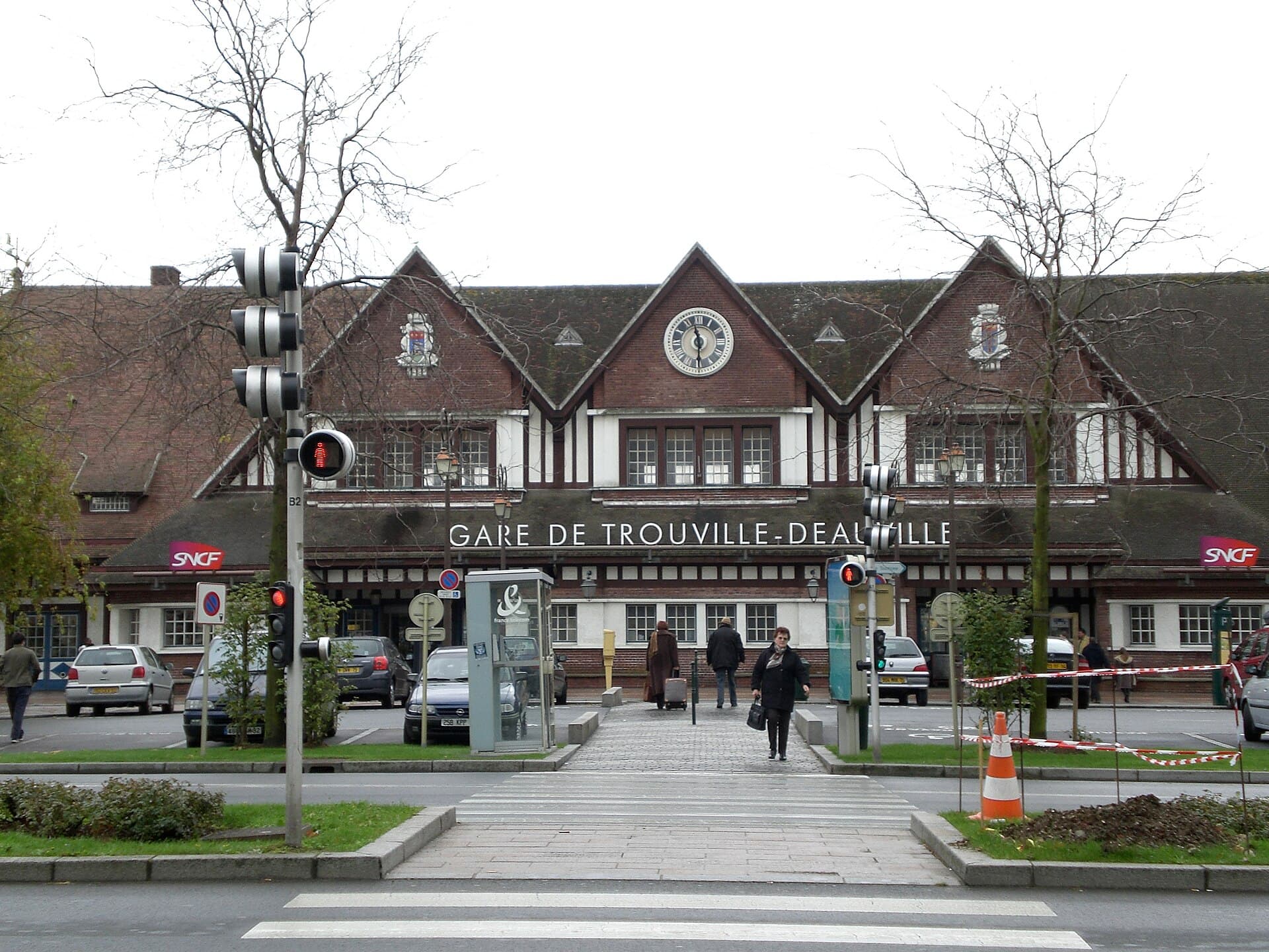 Deauville and Trouville: Les Planches, the Film Festival and the Fish Market Across the Touques