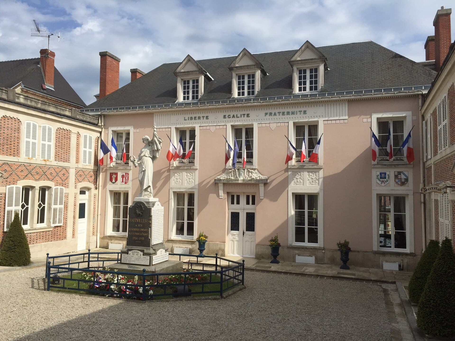 Épernay and Hautvillers: The Avenue de Champagne and the Abbey of Dom Pérignon