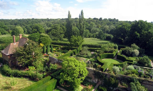Sissinghurst and Bodiam: A White Garden and a Moated Castle