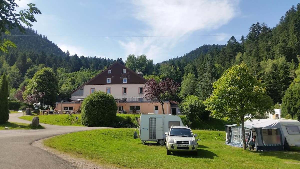 Domaine du Haut des Bluches : camping, chalets, hôtel
