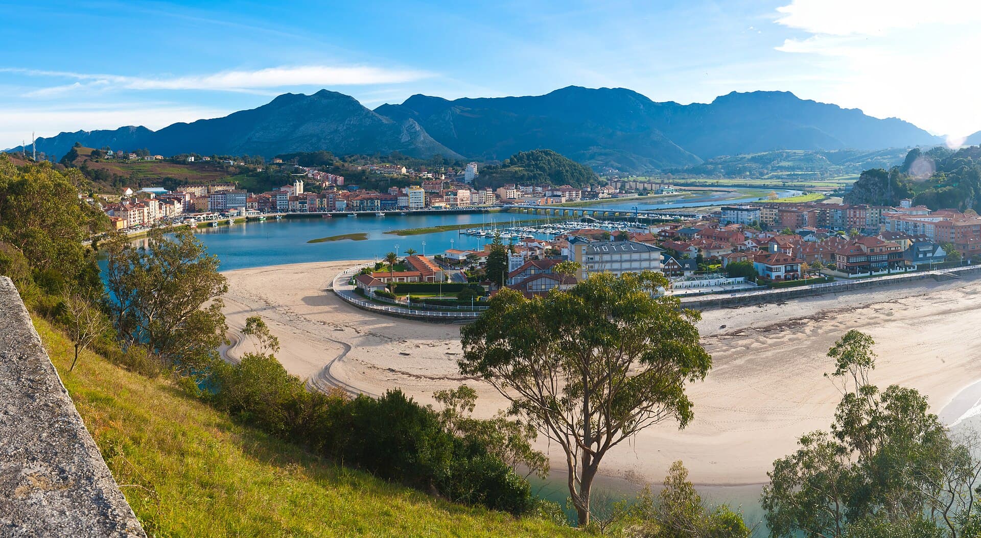 Ribadesella: A Cave, a River and a Race