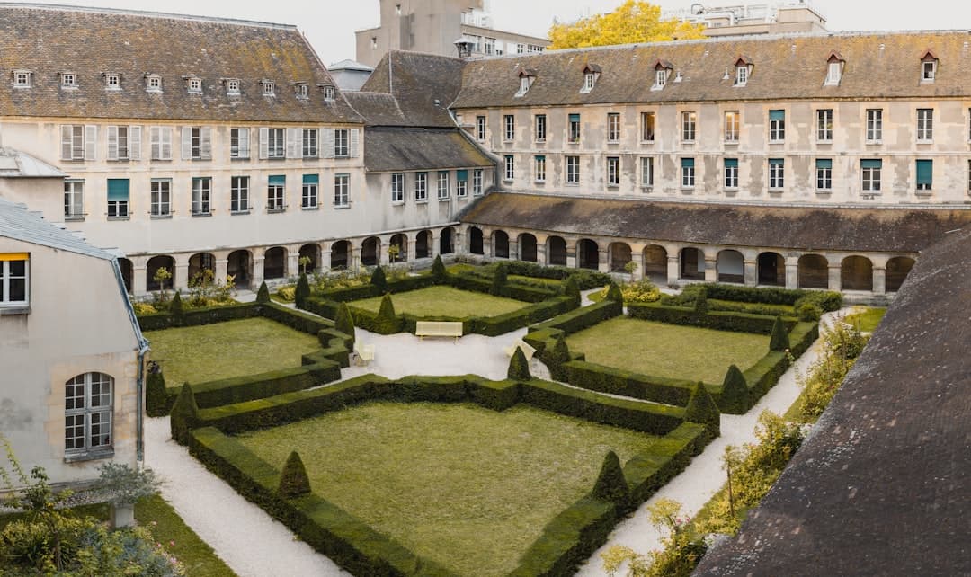 Aix-en-Provence: The Cours Mirabeau, Cézanne's Studio and Sainte-Victoire