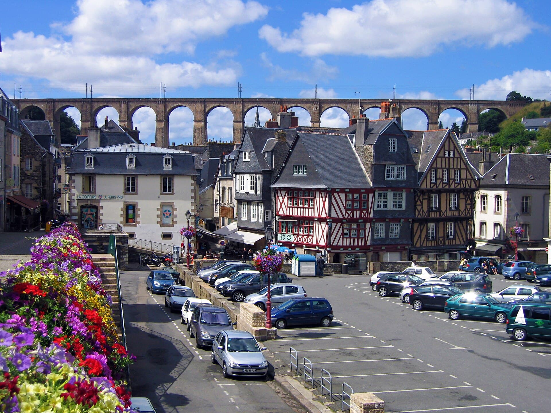 Bay of Morlaix: The Barnenez Cairn, the Bull Fort and Roscoff's Onion Johnnies
