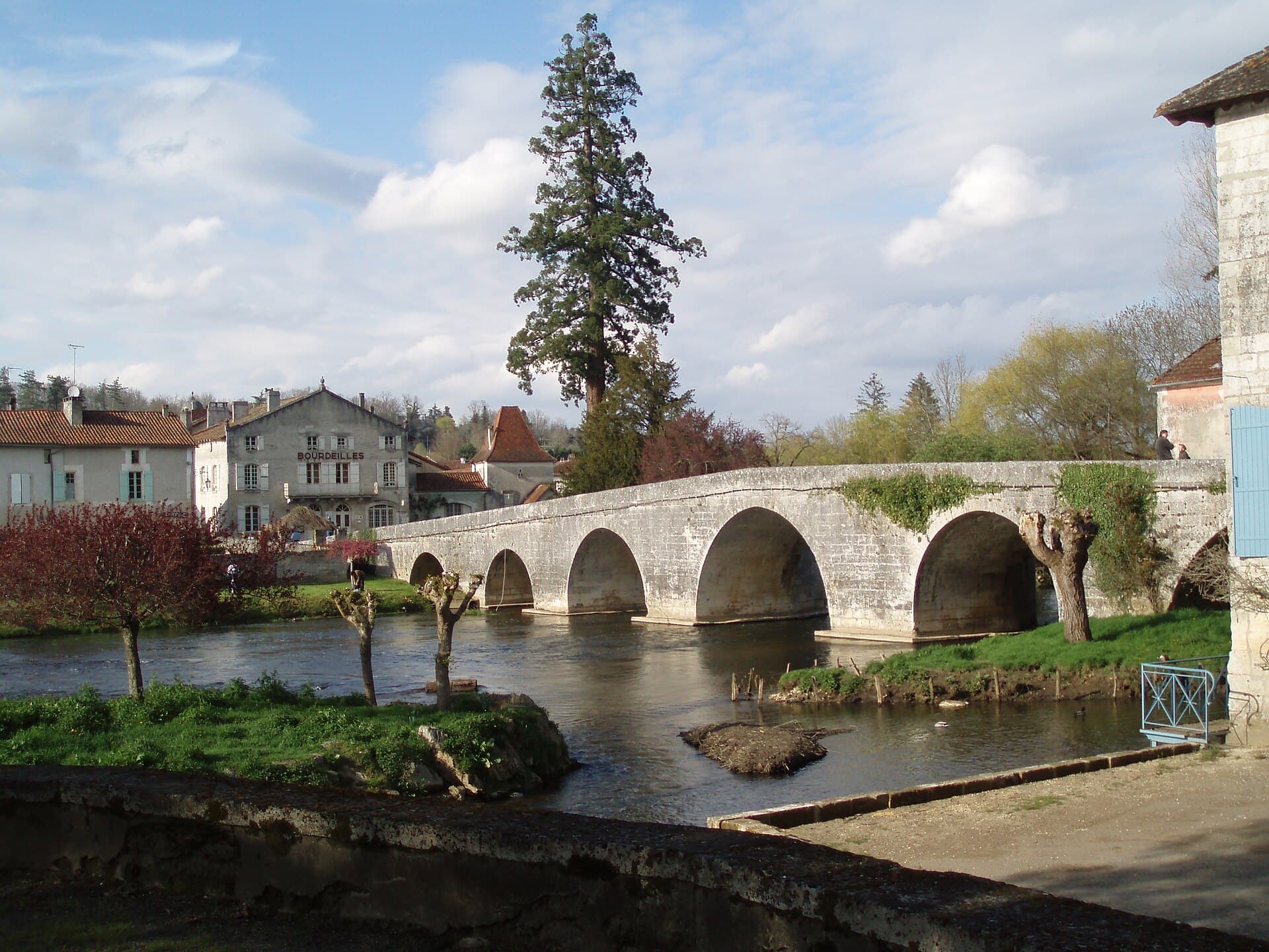 Brantôme and Bourdeilles: The Cave Abbey and the Castle on the Dronne