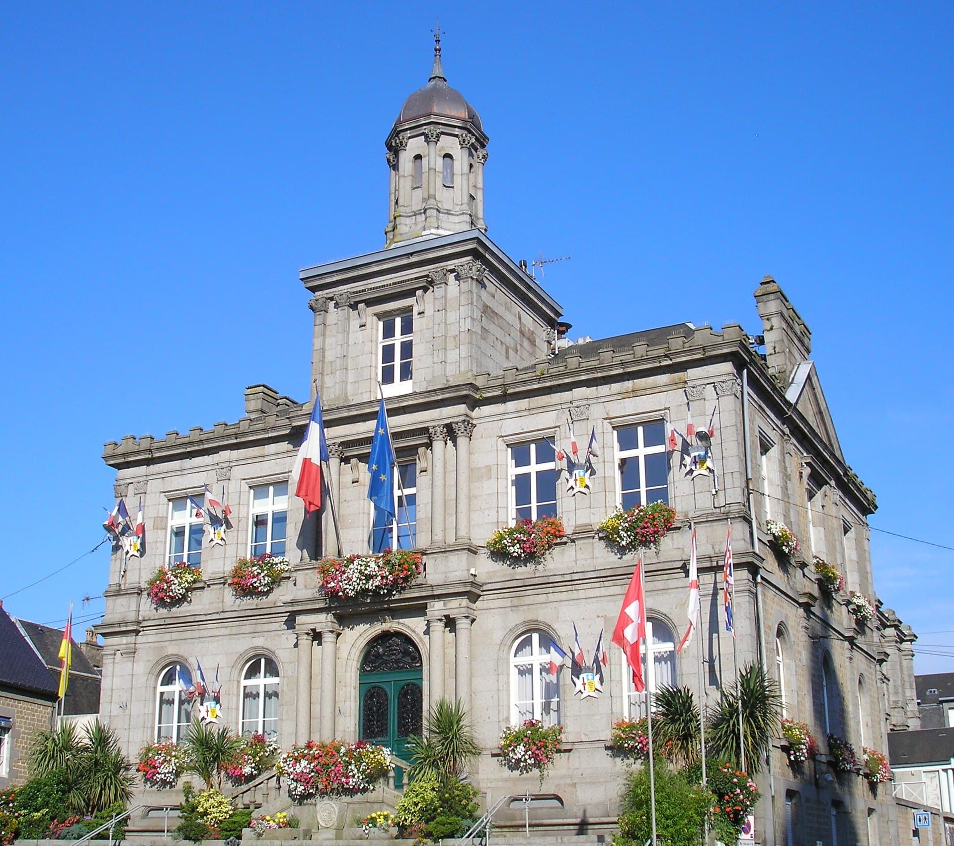 Villedieu-les-Poêles and Hambye: The Copper Town, the Bell Foundry and the Ruined Abbey