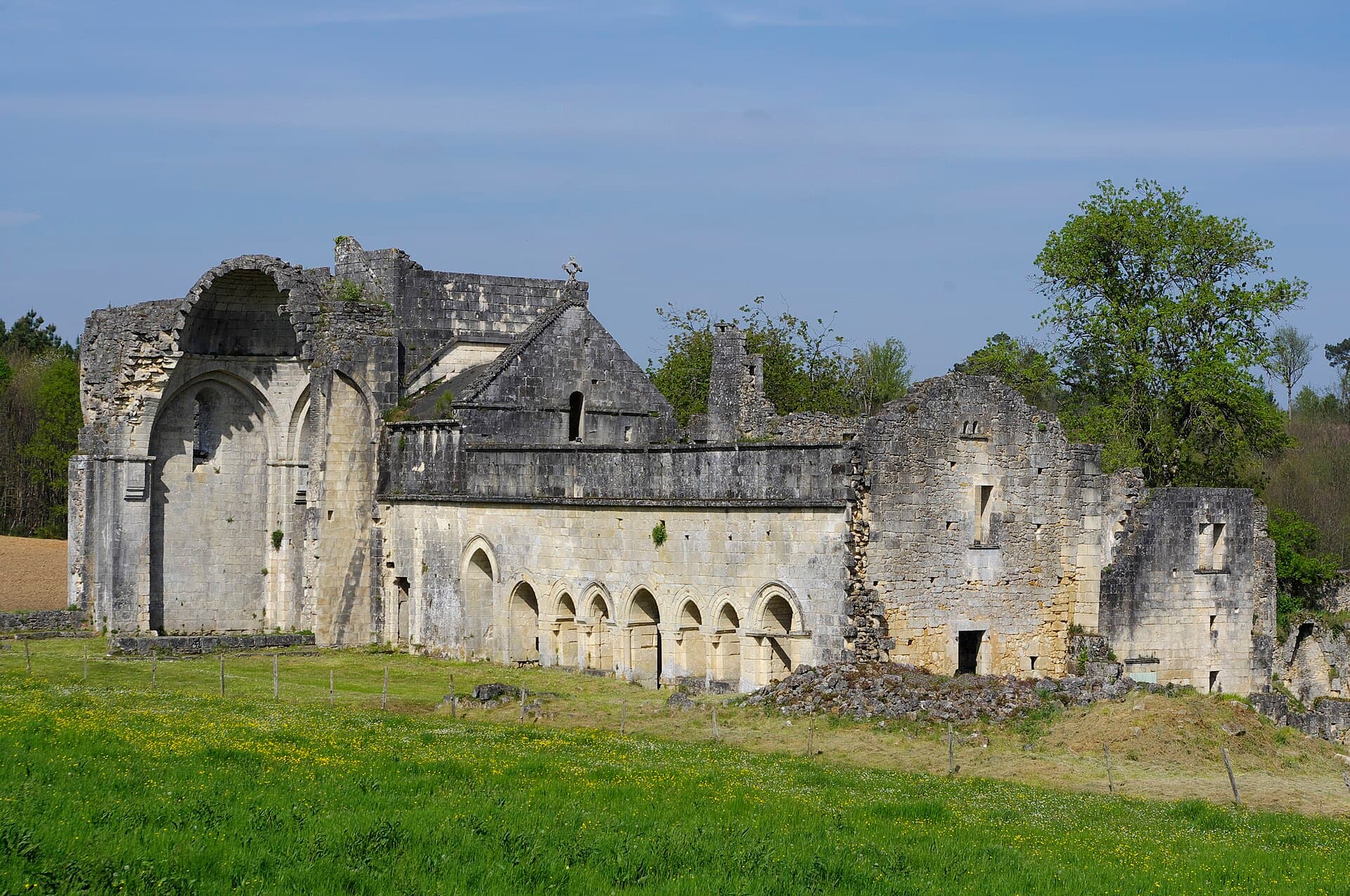 Villars, Puyguilhem and Saint-Jean-de-Côle: The Little Blue Horse and a Renaissance Hunting Lodge
