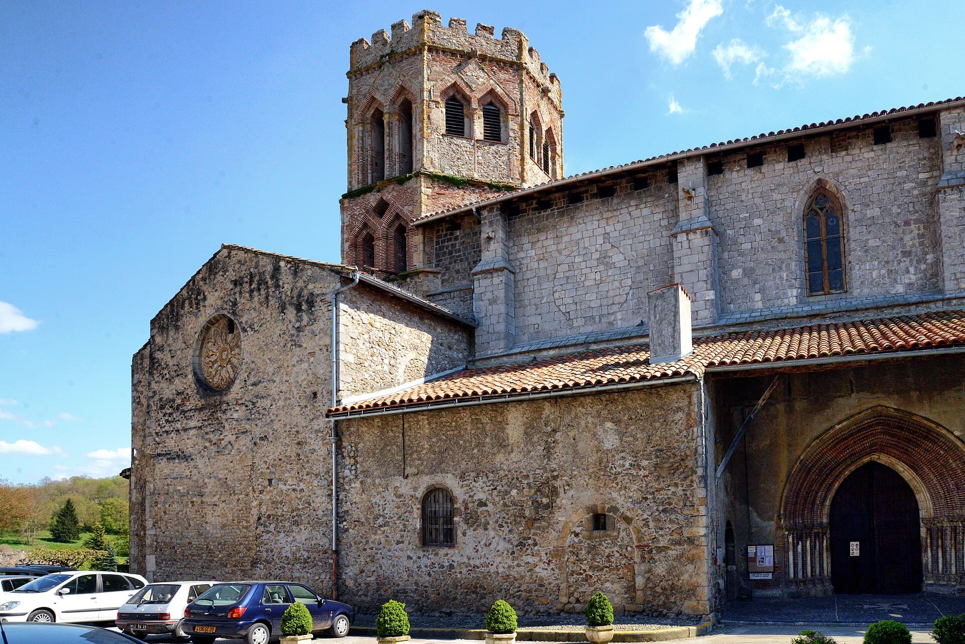 Saint-Lizier: Two Cathedrals, a Romanesque Cloister and the Bishops' Pharmacy