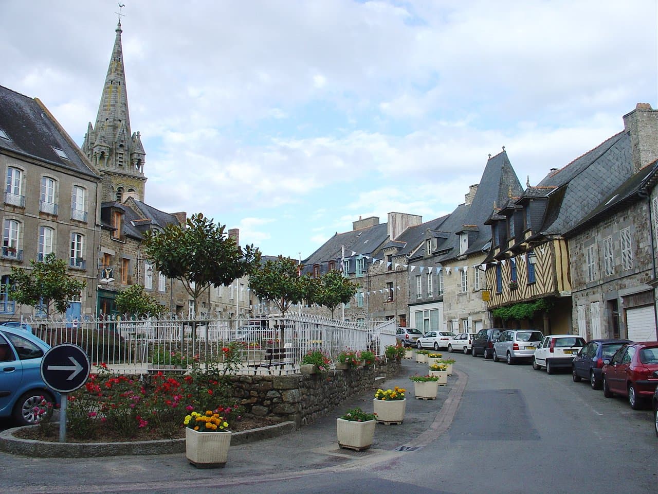 Hédé and Bécherel: The Eleven Locks and the First Book Town in France