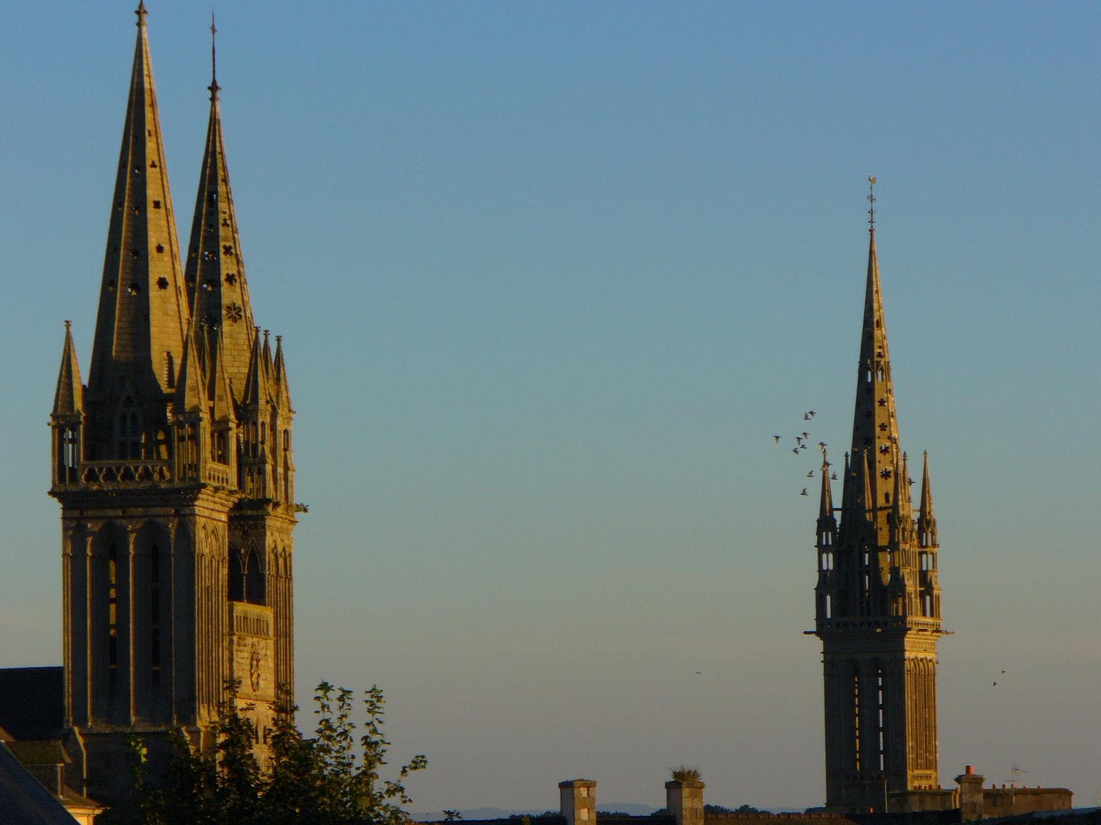 Saint-Pol-de-Léon: The Kreisker Spire and the Cathedral of the Léon