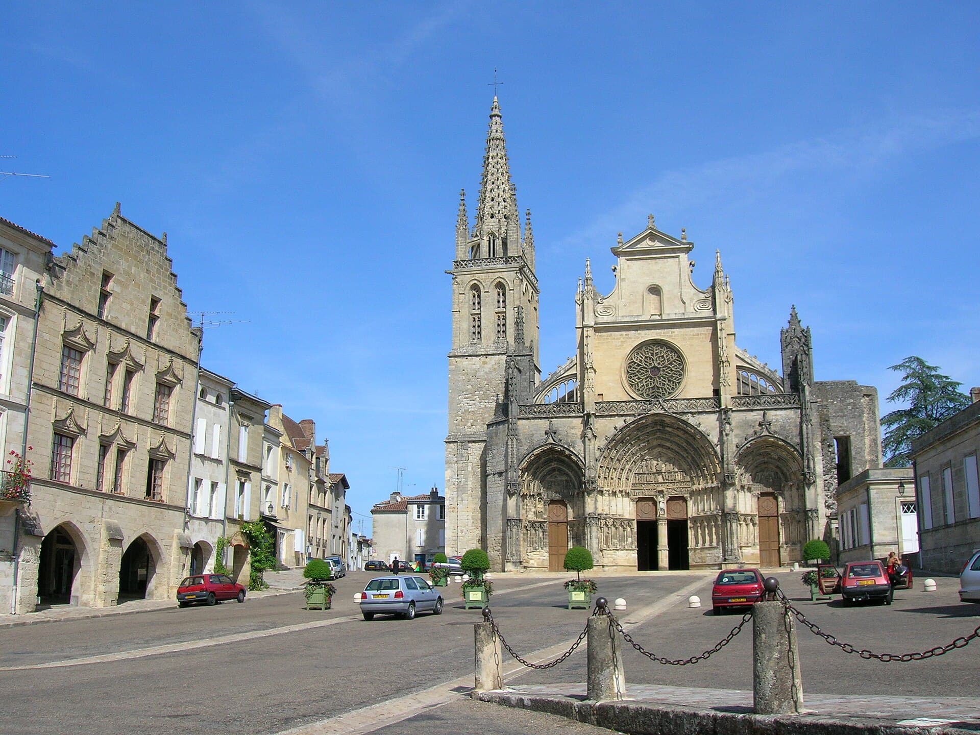 Roquetaillade, Sauternes and Bazas: Viollet-le-Duc's Castle, the Noble Rot and a Pilgrim Cathedral