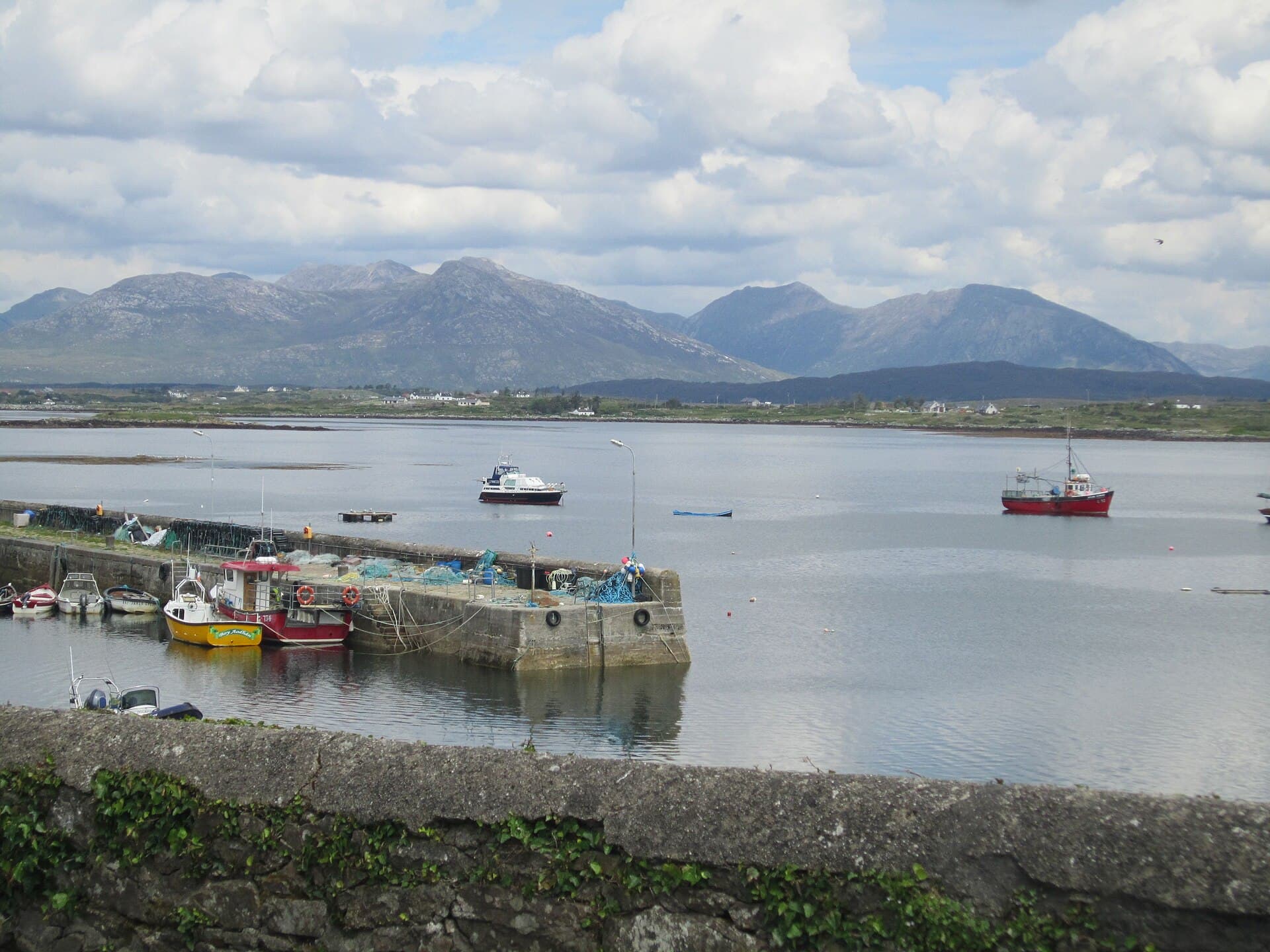 Benbaun and the Twelve Bens: Connemara's Quartzite Peaks