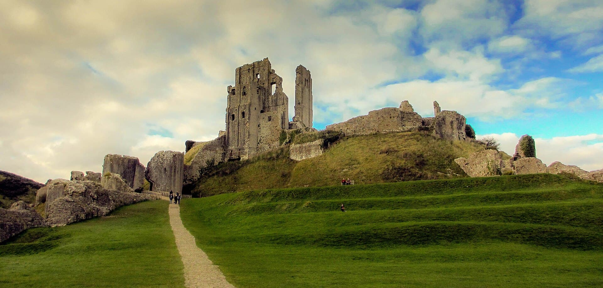 Corfe Castle: Slighted by Parliament, Held by Lady Bankes